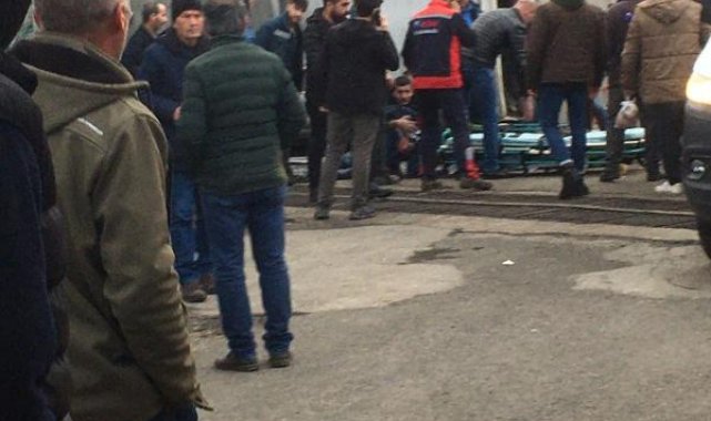 Çanakkale'de işçileri taşıyan otobüs devrildi; 17 yaralı
