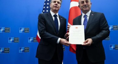 Çavuşoğlu ABD'li mevkidaşı Blinken'e Finlandiya'nın katılım onay belgelerini teslim etti