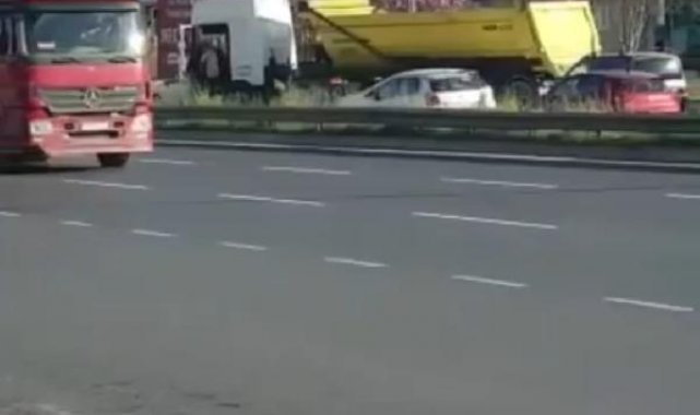 Çekmeköy'de trafikte yol verme kavgasında sopayla saldırdı