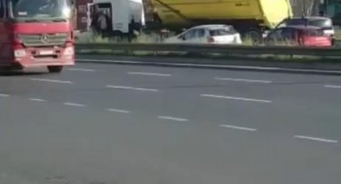 Çekmeköy'de trafikte yol verme kavgasında sopayla saldırdı
