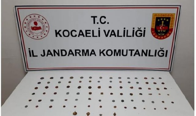 Ceplerinden 82 sikke, 4 obje çıktı