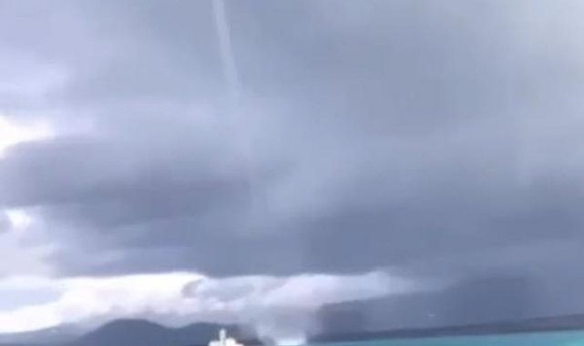Çeşme açıklarında hortum kamerada