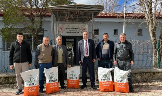 Çiftçilere hibe destekli yağlık ayçiçeği tohumu dağıtıldı