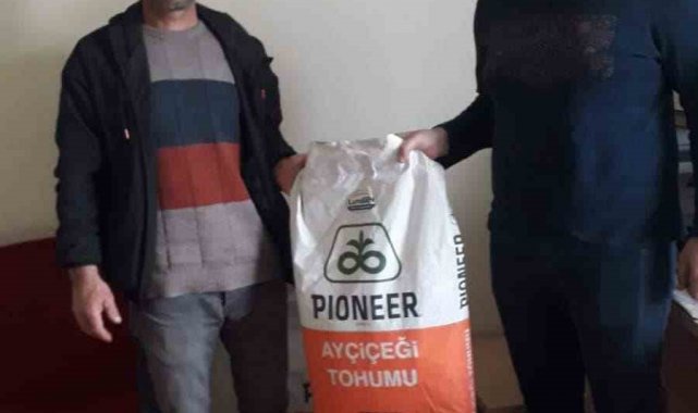Çiftçilere yüzde 75 hibe destekli 500 kilogram ayçiçeği tohumu dağıtıldı