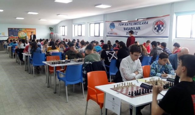 Çocuk Bayramı Satranç Turnuvası yoğun ilgi