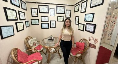 Çocukların resimlerindeki renk ve sembollere dikkat