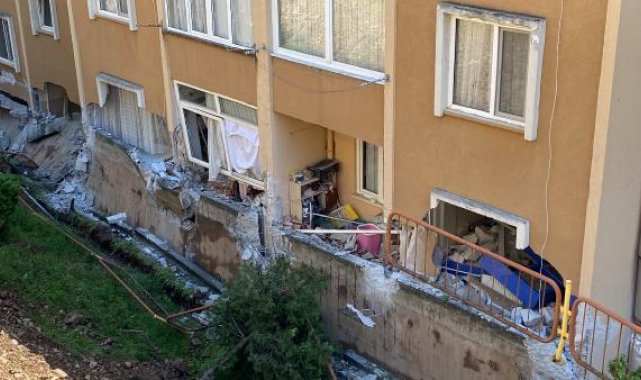Çöken istinat duvarının hasar verdiği 4 apartman mühürlendi