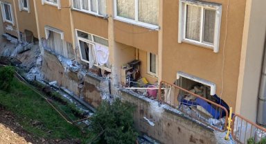 Çöken istinat duvarının hasar verdiği 4 apartman mühürlendi