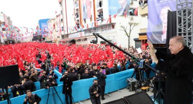 Cumhurbaşkanı Erdoğan: Kumar masasının gündeminde altlarına kırmızı plakalı araç çekme derdi var