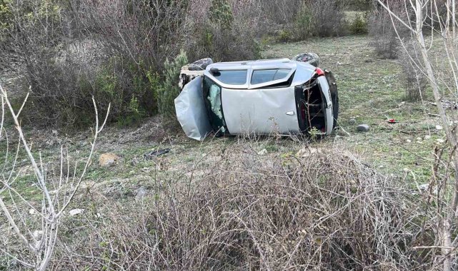 D100'de tarlaya uçan otomobilin sürücüsü yaralandı
