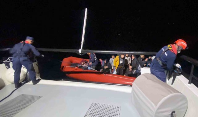 Datça'da 18 düzensiz göçmen kurtarıldı