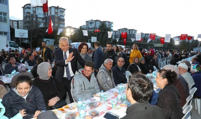 Denizlililer, Büyükşehirin mahalle iftarlarında buluşuyor