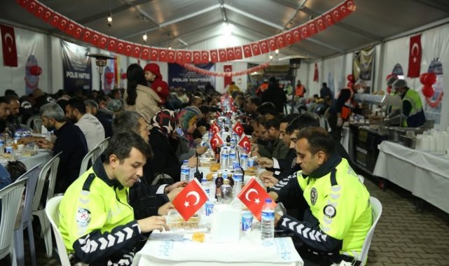 Deprem bölgelerindeki polisler iftar sofrasında buluştu
