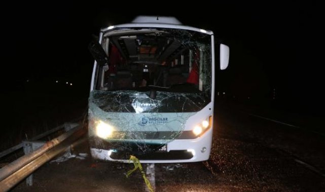 Deprem bölgesinde çalışan belediye çalışanlarını taşıyan midibüs devrildi: 3 ölü, 19 yaralı