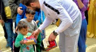 Deprem bölgesindeki 15 köye 5 bin oyuncak gönderildi