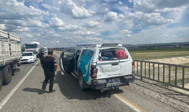 Deprem bölgesinden dönen sağlık ekibinin olduğu araca TIR çarptı: 1 yaralı
