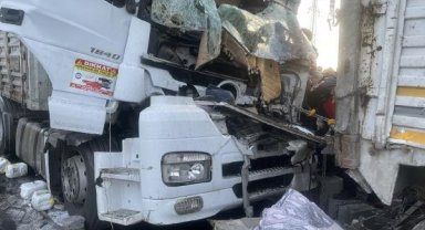 Deprem bölgesinden dönen UMKE ekibi, Şanlıurfa'da kazaya müdahale etti