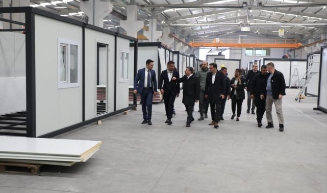 Deprem bölgesinden döner dönmez işçiler ile buluştu