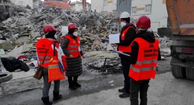 Deprem bölgesini inceleyerek 'Enkaz Yönetim Rehberi' hazırladılar