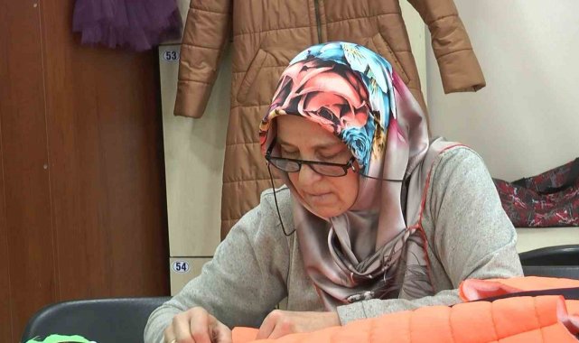 Deprem yaralarını dikiş kursunda sarıyorlar
