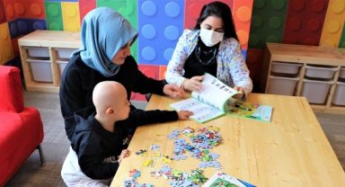 Depreme hastanede yakalanan down sendromlu lösemili Muhammed, Ankara'da tedavi oluyor