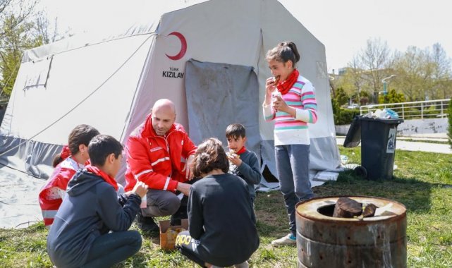 Depremin ilk gününden beri sahada olan müdür, 2 ilin koordinatörü oldu