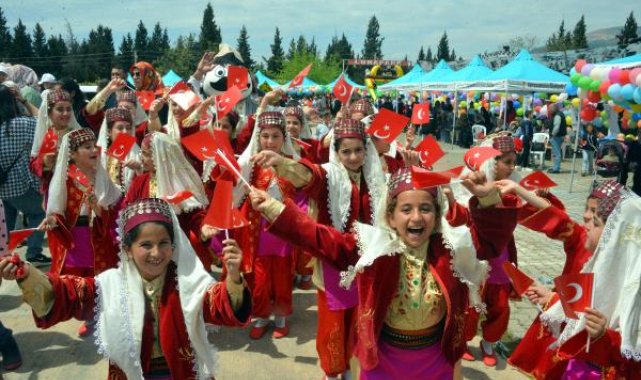 Depremin merkez üssü Kahramanmaraş'ta 23 Nisan kutlandı