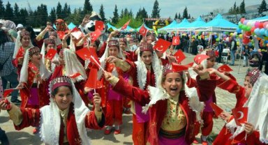 Depremin merkez üssü Kahramanmaraş'ta 23 Nisan kutlandı