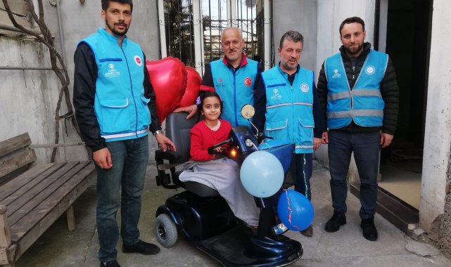 Depremzede Buğlem'e akülü araç süprizi