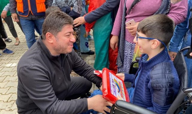 Depremzede çocuklar 23 Nisan coşkusunu yaşadı