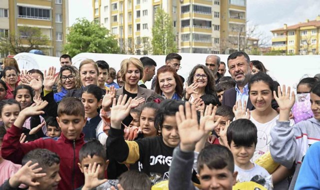 Depremzede çocuklara bayram hediyesi Mersin'den
