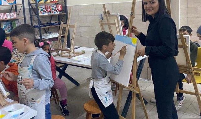 Depremzede çocuklara destek