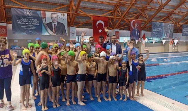 Depremzede çocuklara yüzme eğitimi