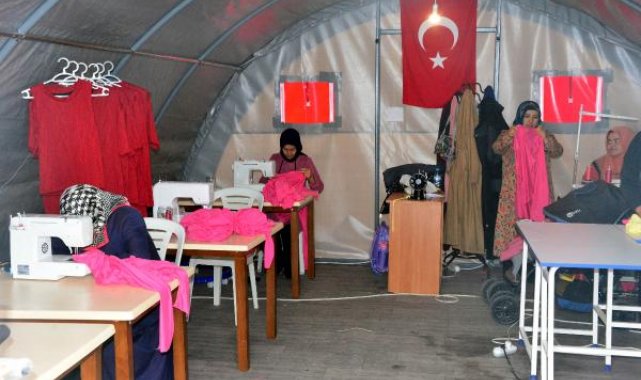 Depremzede kadınlar, üreterek hayata tutunuyor