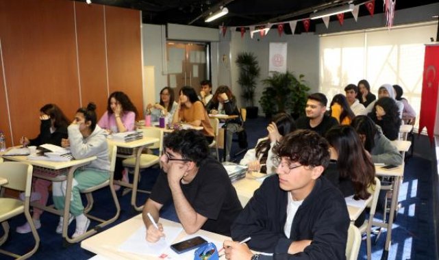 Depremzede öğrenciler, sınavlara Rauf Bey Gemisi'nde hazırlanıyor