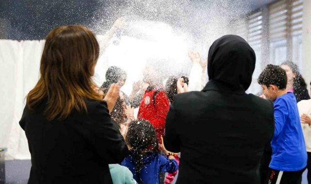 Depremzedelere yönelik seminer ve çocuk etkinlikleri düzenledi