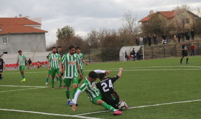 Derbide kazanan Çamelispor oldu