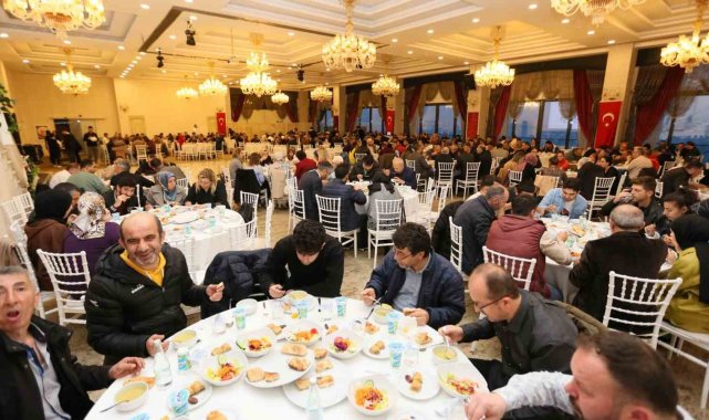 Derince Belediyesi'nin personelleri iftarda buluştu
