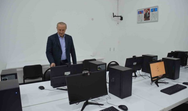 Didim'de Belediyesi üniversite öğrencileri için bilgisayar sınıfı oluşturdu