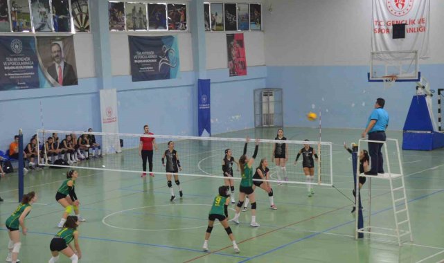 Didim'de Midi Kızlar Voleybol müsabakalarında ilk iki bellirlendi