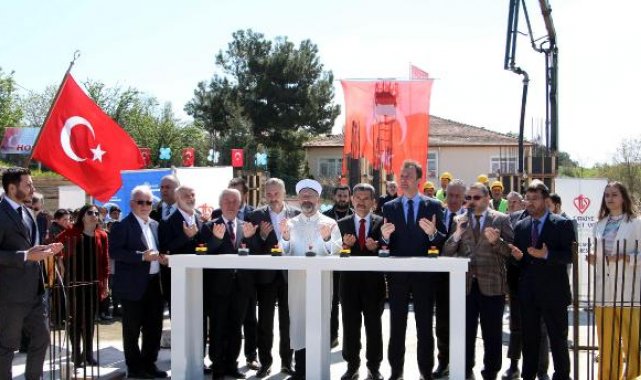 Diyanet İşleri Başkanı Erbaş: Kur'an'ın bulunduğu yerde aydınlık olur