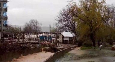 Diyarbakır Hazro'da sağanak; dere taştı, tarım alanları su altında kaldı