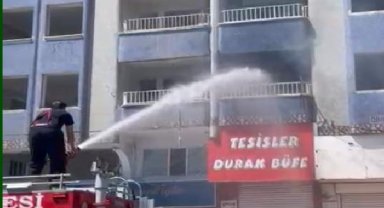 Diyarbakır'da ağır hasarlı binada yangın