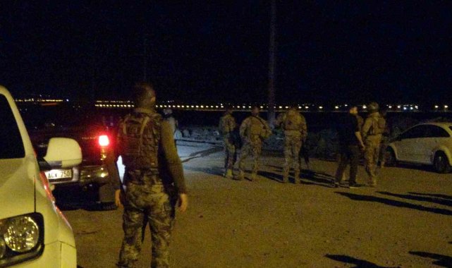 Diyarbakır'da devriye gezen polis aracına silahlı saldırı: 2 gözaltı