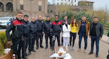 Diyarbakır'da kavga ihbarına giden polislere meşaleli ve pastalı sürpriz