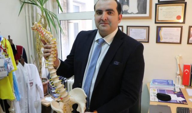 Doç. Dr. Coşkun'dan annelere uyarı: Skolyoz konusunda dikkatli olunmalı