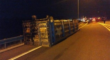 Dorse çekiciden ayrıldı, otoyol 1 saat trafiğe kapatıldı