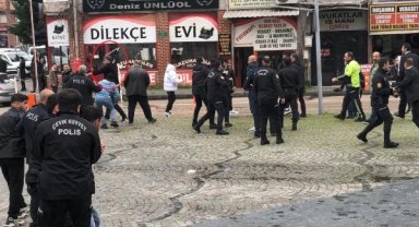Duruşma sonrası adliye önünde bıçaklı kavga