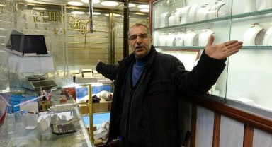 Duvarı delip, 23 kilo altın çaldılar
