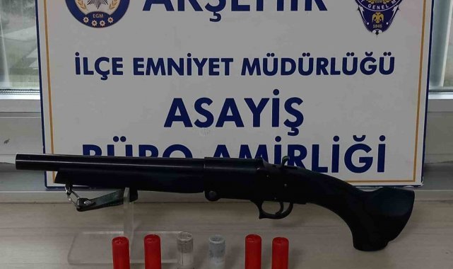 Düz kontak yaparak çaldığı otomobille polise yakalandı